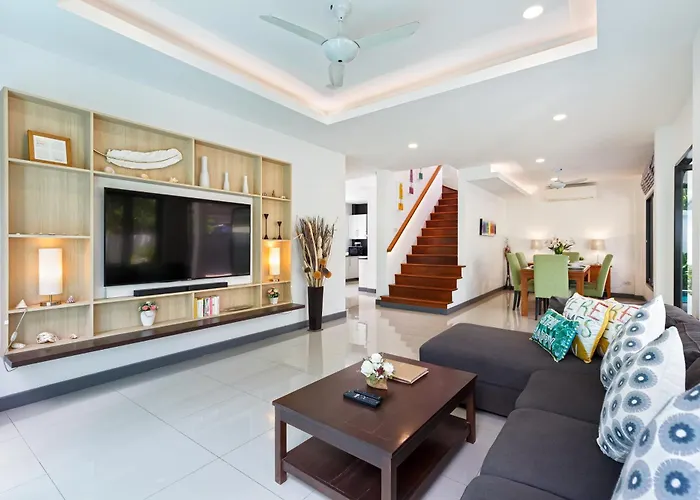 Villa White Pool